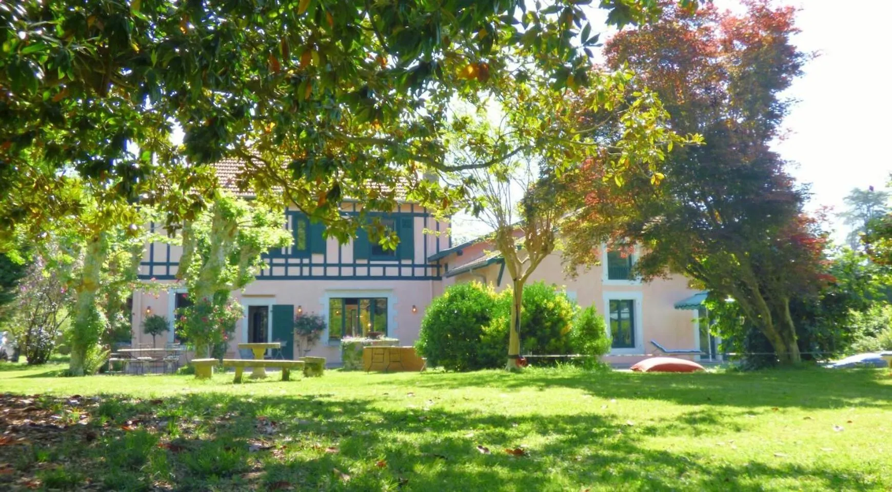 Elegante Maison De Maitre Avec Piscine Et Parc A Biarritz
